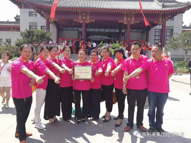 勉励他说“你是这里面最年轻的”